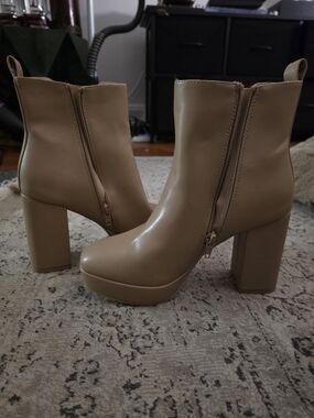 MIA Ginelle Tan Boots - Size 6